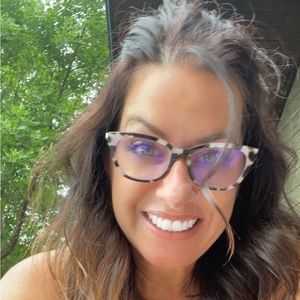 Meet your Posher, Dana